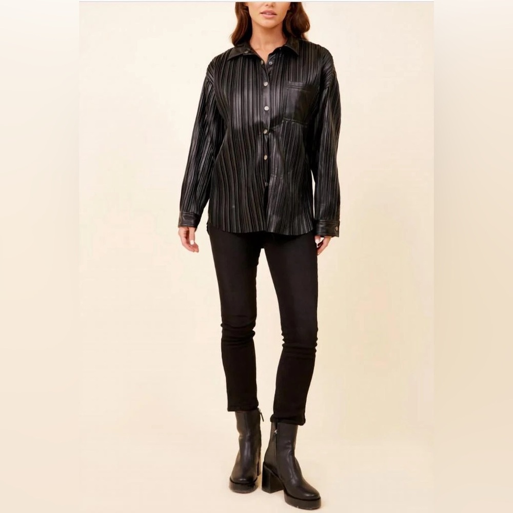 Vintage Havana Women’s Pleated Faux Leather Jacket In Black
Size Small